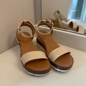 Women's Cream Cork Wedge Sandals Size 7.5 EUC